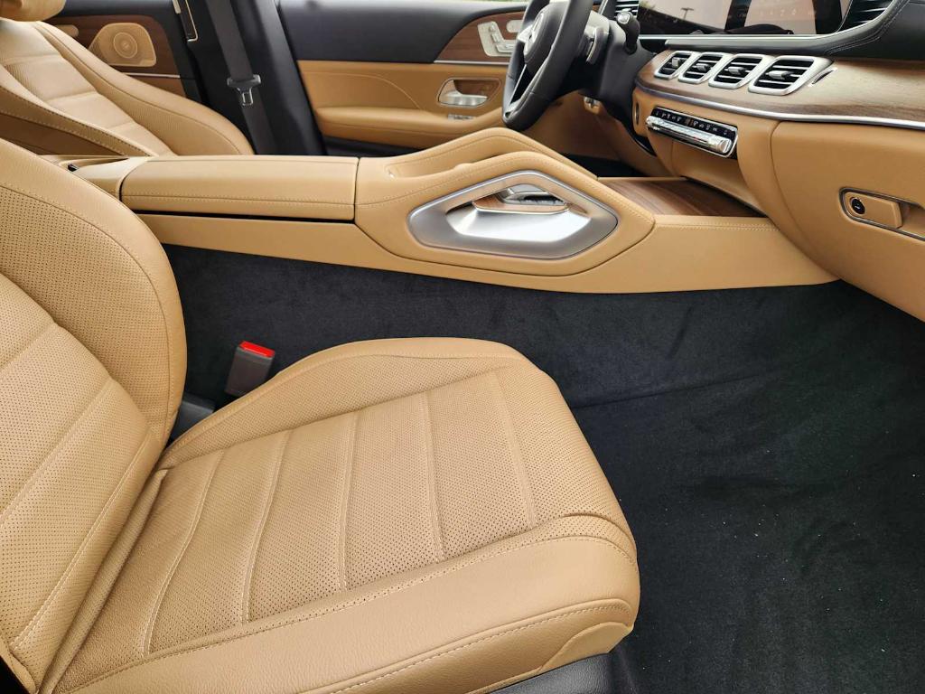 new 2025 Mercedes-Benz GLS 450 car, priced at $97,565