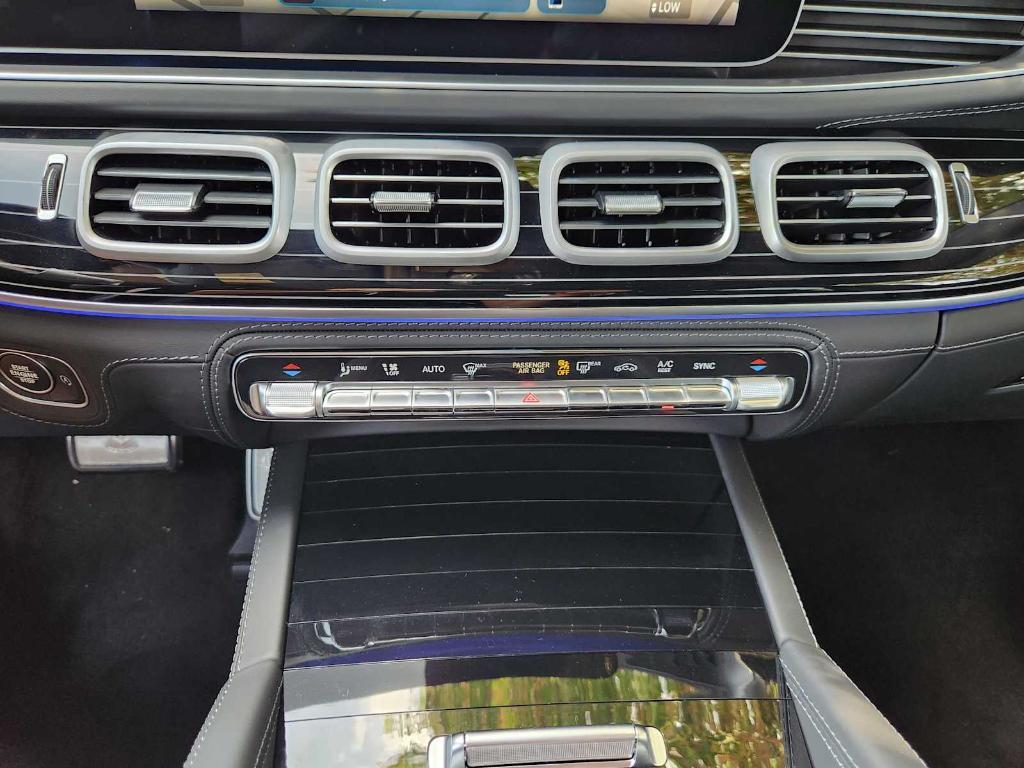 new 2025 Mercedes-Benz Maybach GLS 600 car, priced at $185,950