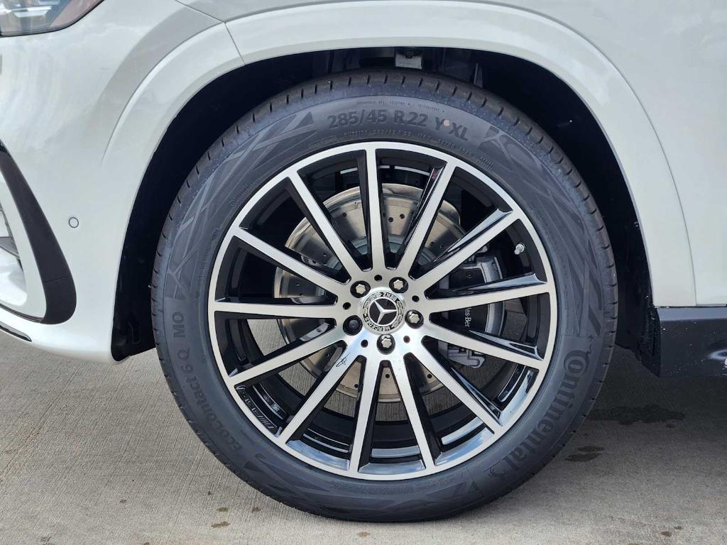 new 2025 Mercedes-Benz GLS 580 car, priced at $138,675