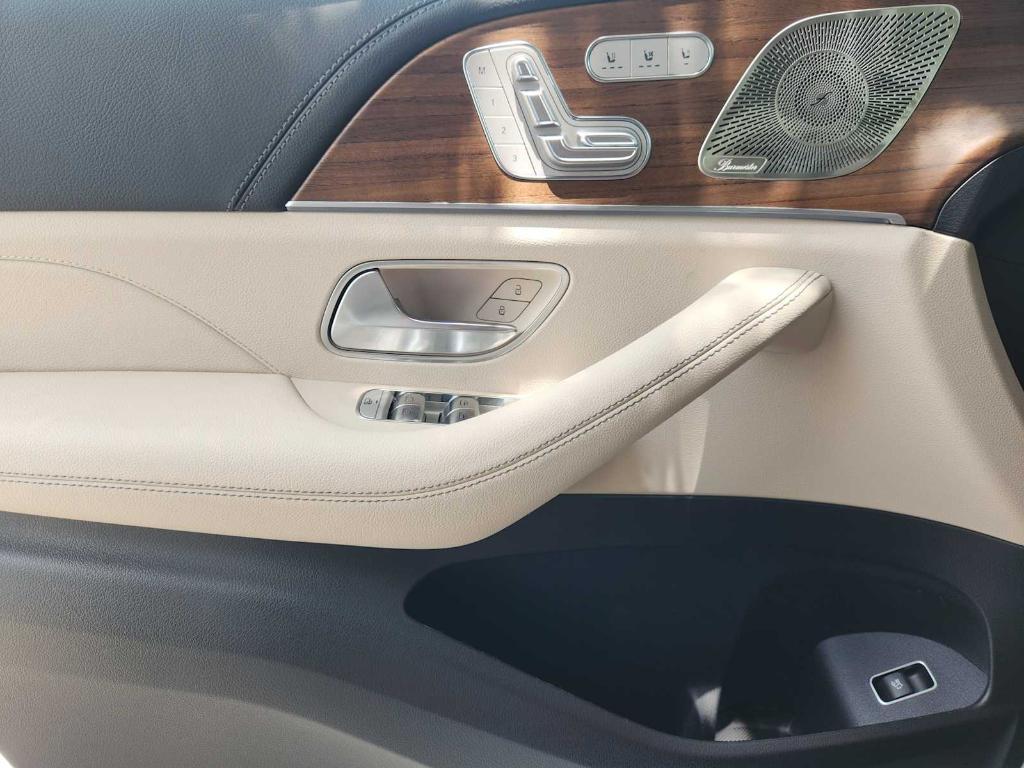 new 2025 Mercedes-Benz GLS 450 car, priced at $103,345