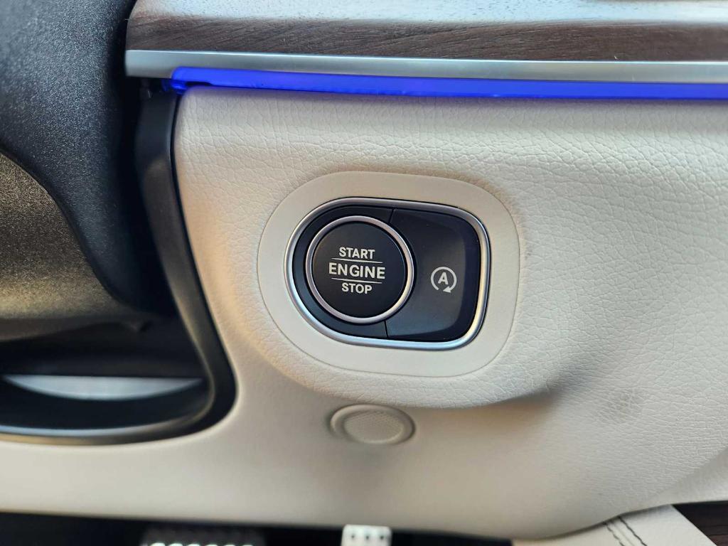new 2025 Mercedes-Benz GLS 450 car, priced at $98,105