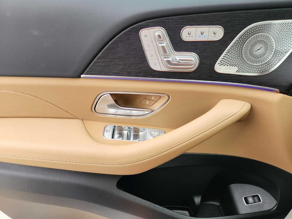 new 2025 Mercedes-Benz GLS 450 car, priced at $100,845