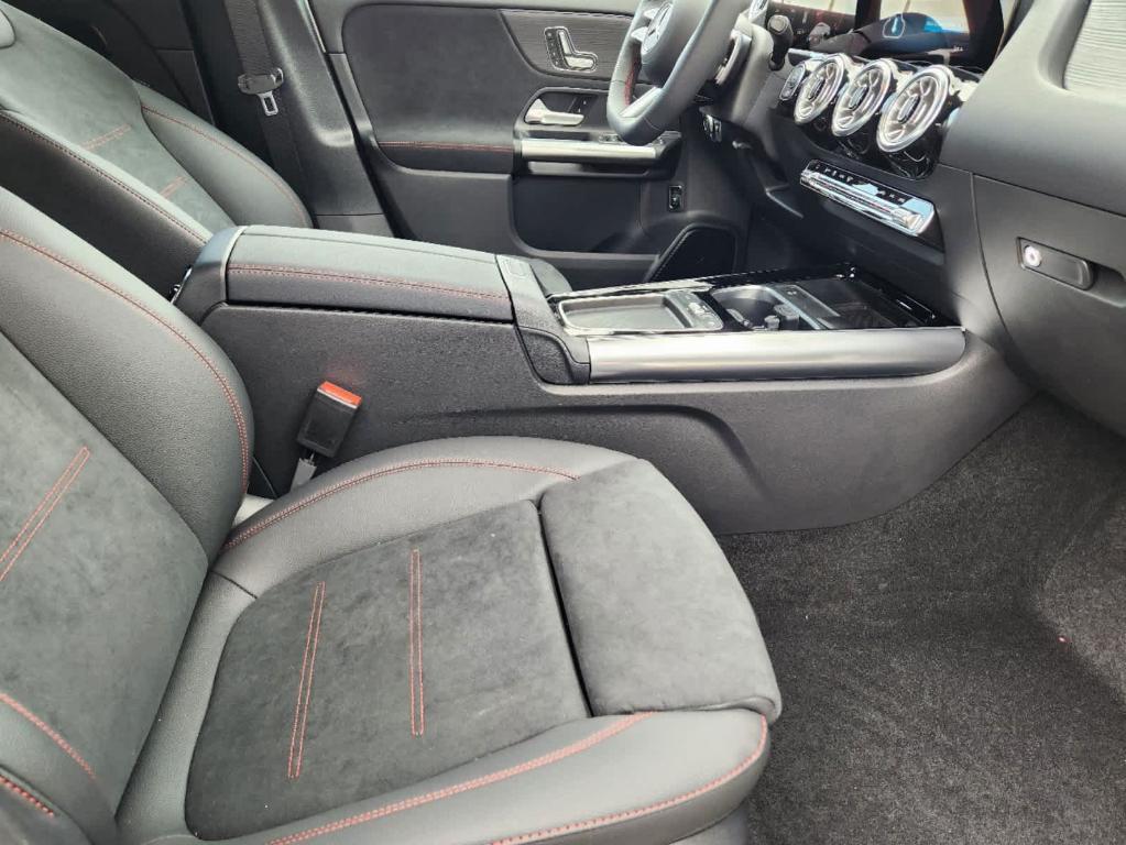 new 2025 Mercedes-Benz GLA 250 car, priced at $52,615