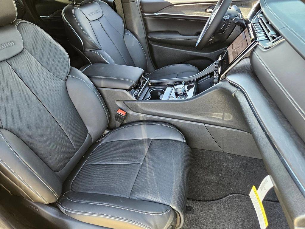 new 2025 Jeep Grand Cherokee car, priced at $52,420