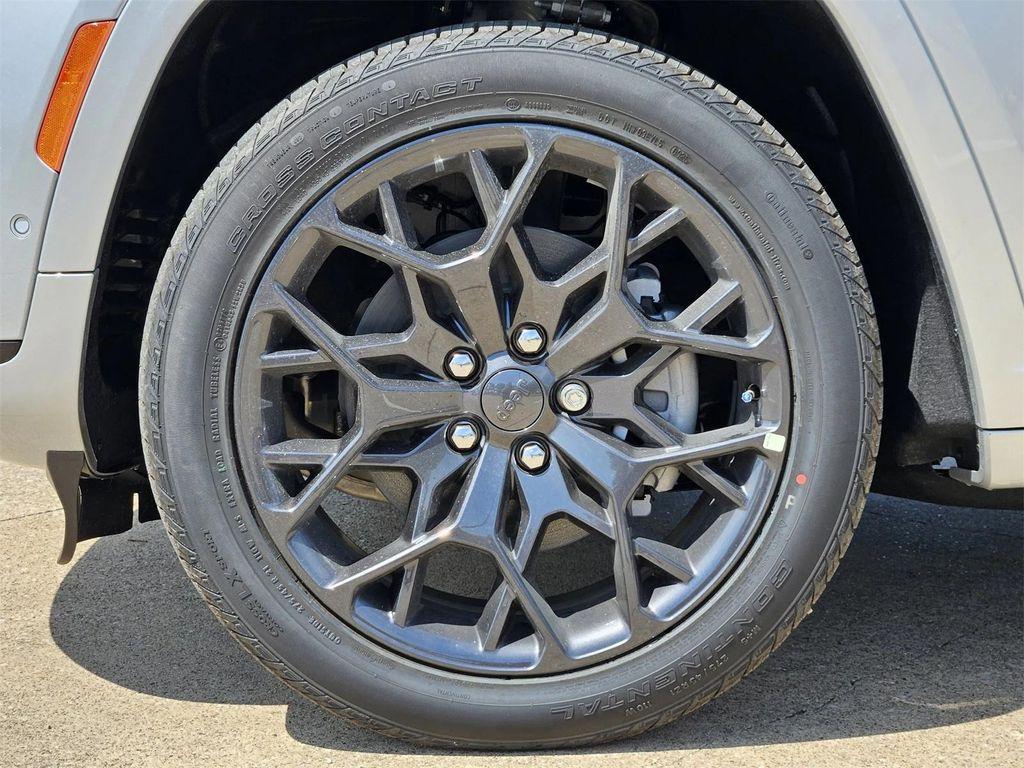 new 2025 Jeep Grand Cherokee L car, priced at $59,175
