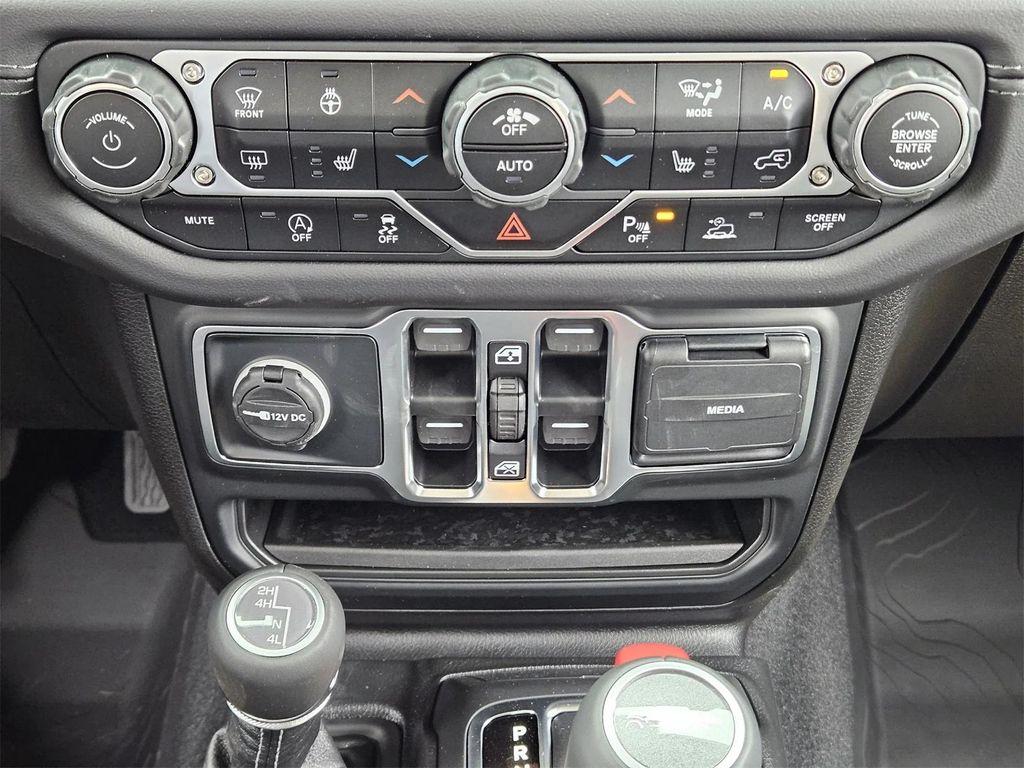 new 2025 Jeep Gladiator car, priced at $44,060