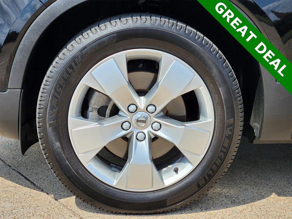 used 2021 Volvo XC40 car, priced at $18,998