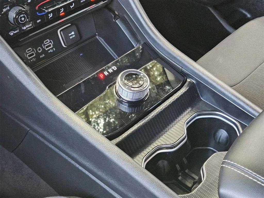used 2024 Jeep Grand Cherokee car, priced at $30,997