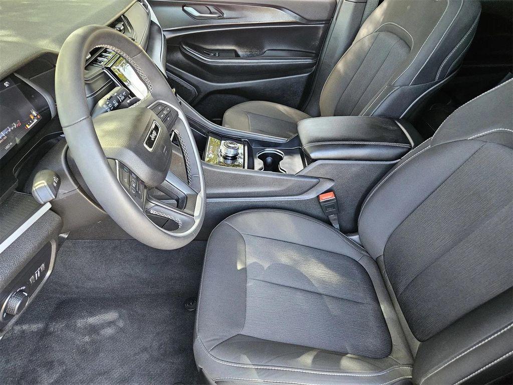 used 2024 Jeep Grand Cherokee car, priced at $30,997