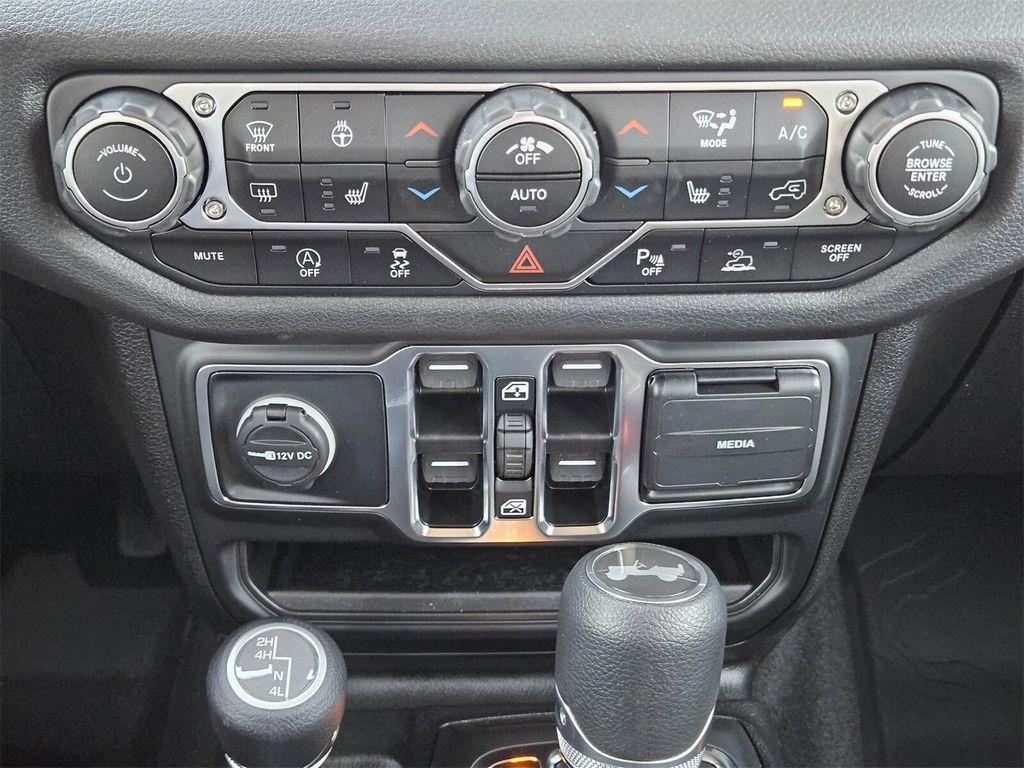 new 2025 Jeep Wrangler car, priced at $47,467