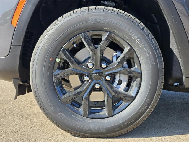 new 2025 Jeep Grand Cherokee car, priced at $40,780