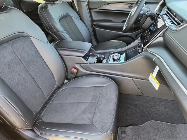 new 2025 Jeep Grand Cherokee car, priced at $40,780