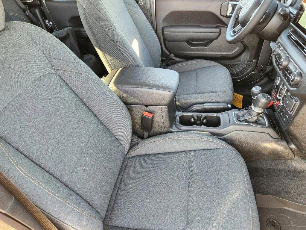 new 2025 Jeep Gladiator car, priced at $45,445