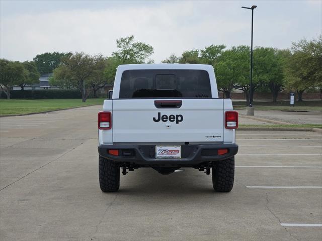 new 2025 Jeep Gladiator car, priced at $39,932