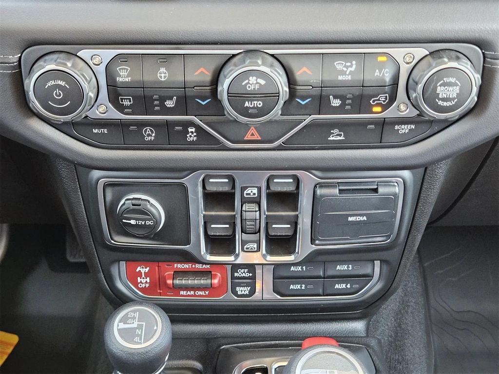 new 2025 Jeep Gladiator car, priced at $46,656