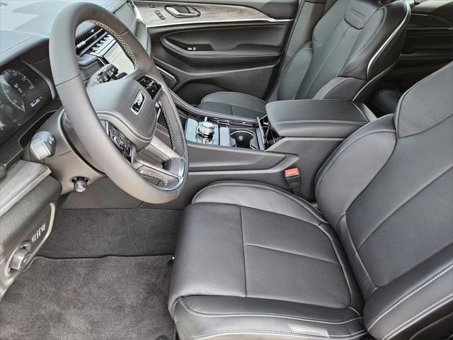 new 2025 Jeep Grand Cherokee car, priced at $57,800