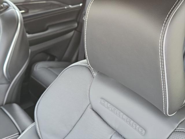 new 2025 Jeep Grand Cherokee car, priced at $57,800
