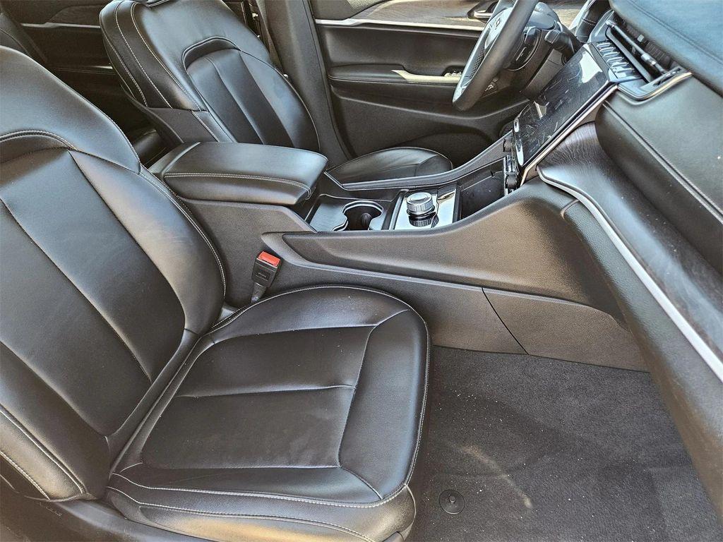 used 2024 Jeep Grand Cherokee L car, priced at $28,799