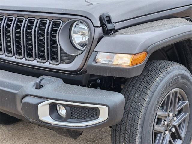 new 2024 Jeep Gladiator car, priced at $40,900