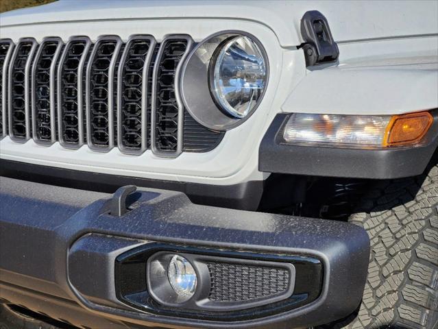 new 2025 Jeep Gladiator car, priced at $39,790