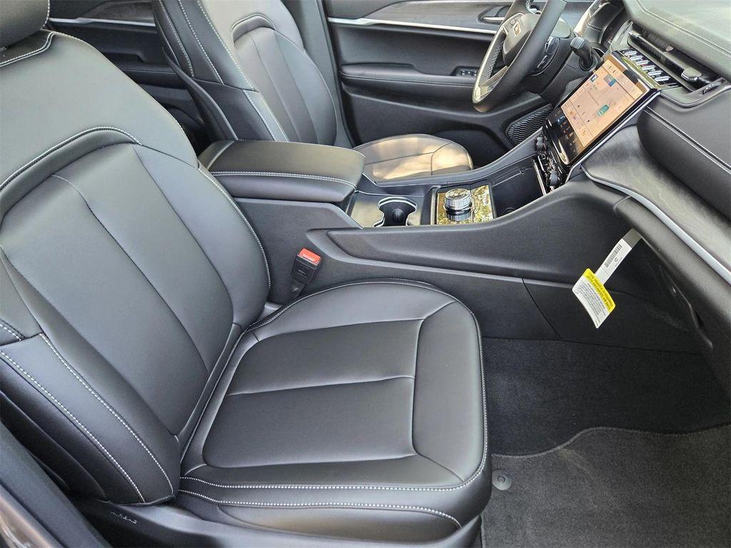new 2025 Jeep Grand Cherokee car, priced at $39,240