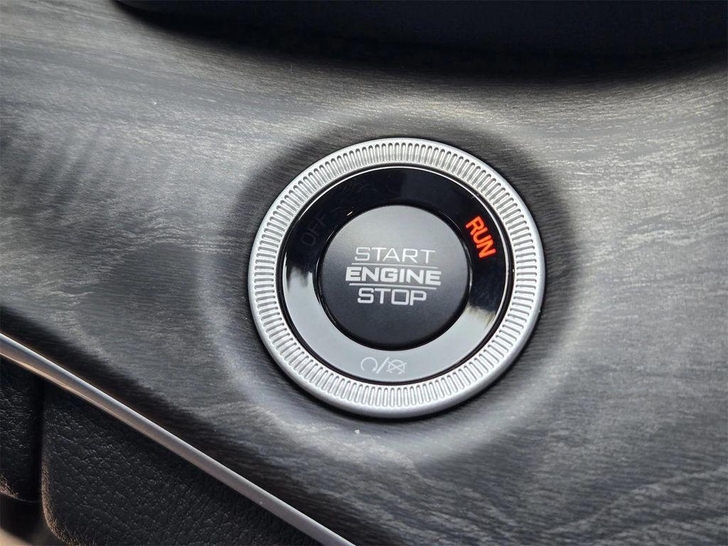 new 2025 Jeep Grand Cherokee car, priced at $39,240