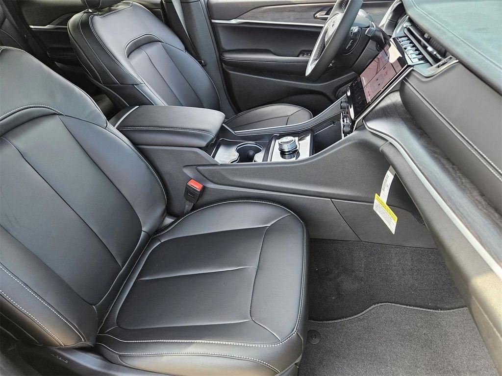 new 2025 Jeep Grand Cherokee car, priced at $38,240