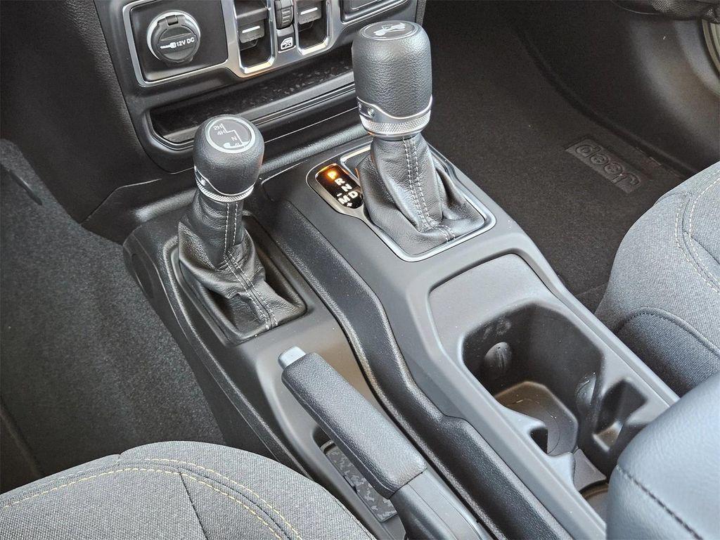 new 2025 Jeep Wrangler car, priced at $43,370