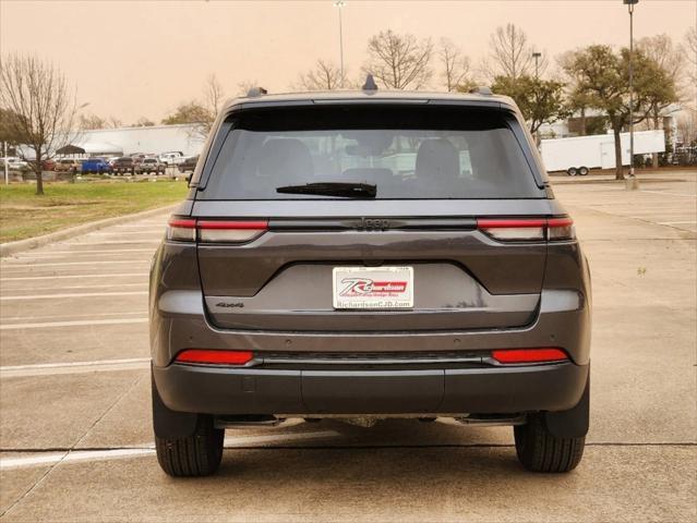 new 2025 Jeep Grand Cherokee car, priced at $39,555