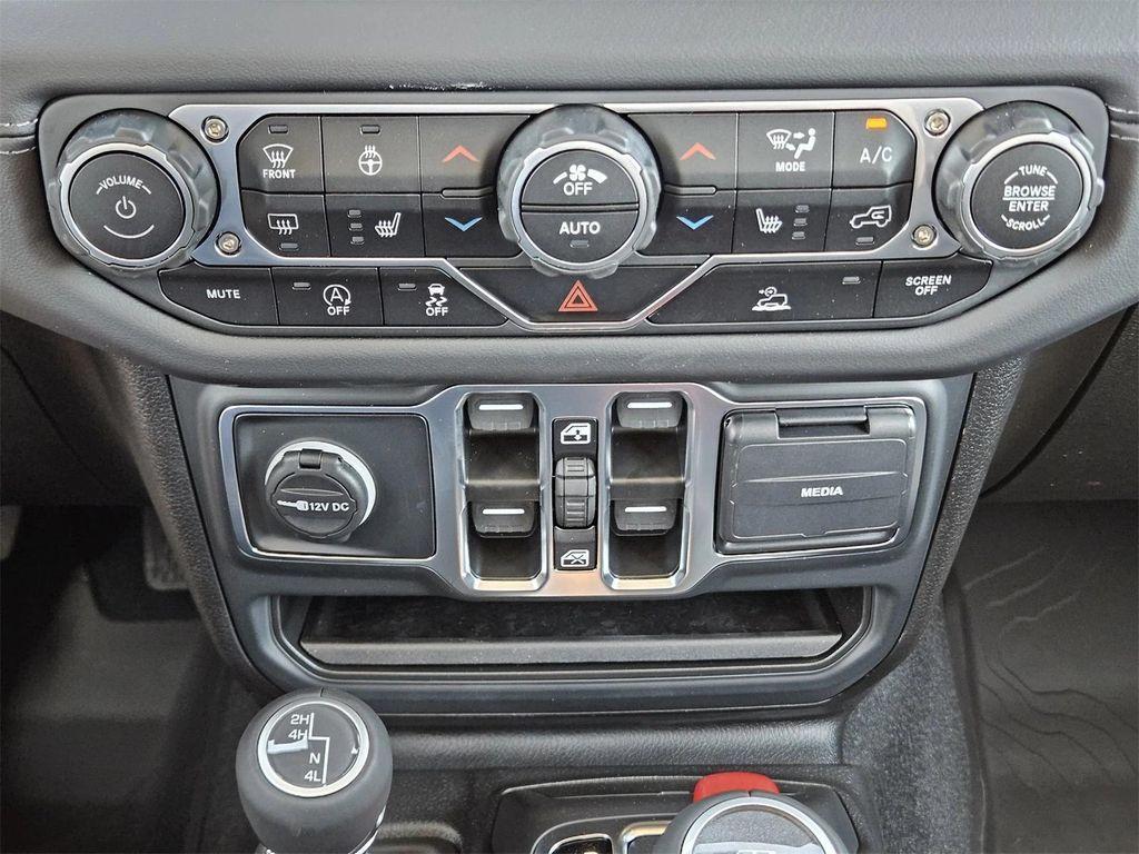 new 2025 Jeep Gladiator car, priced at $41,005