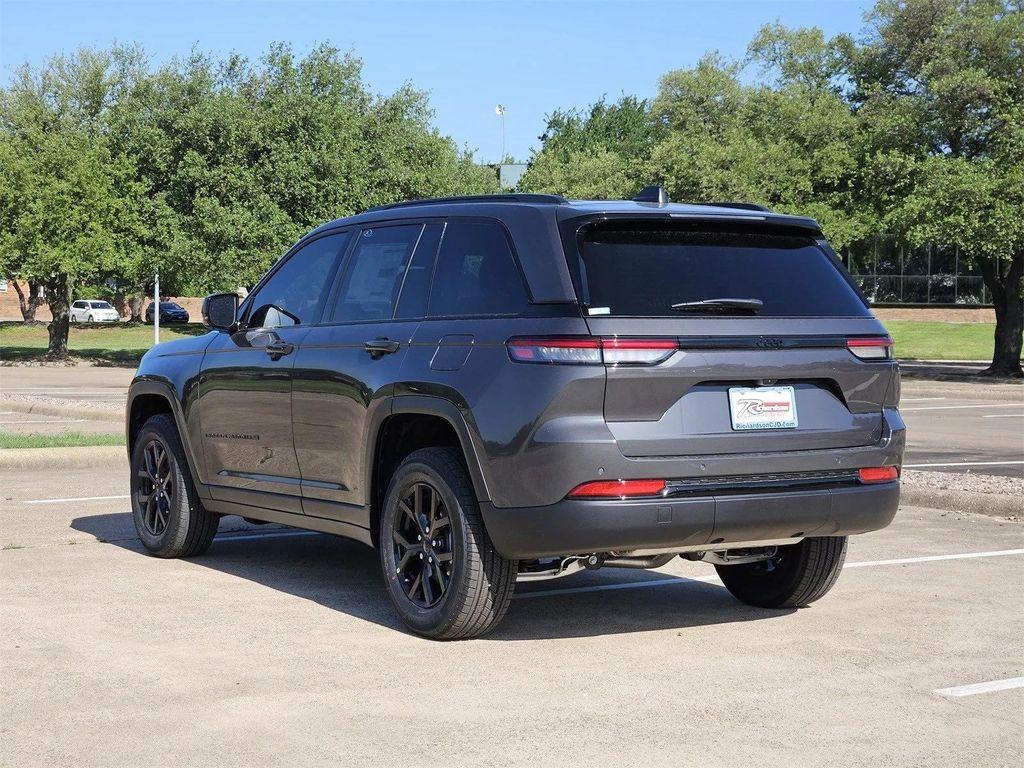new 2025 Jeep Grand Cherokee car, priced at $38,480