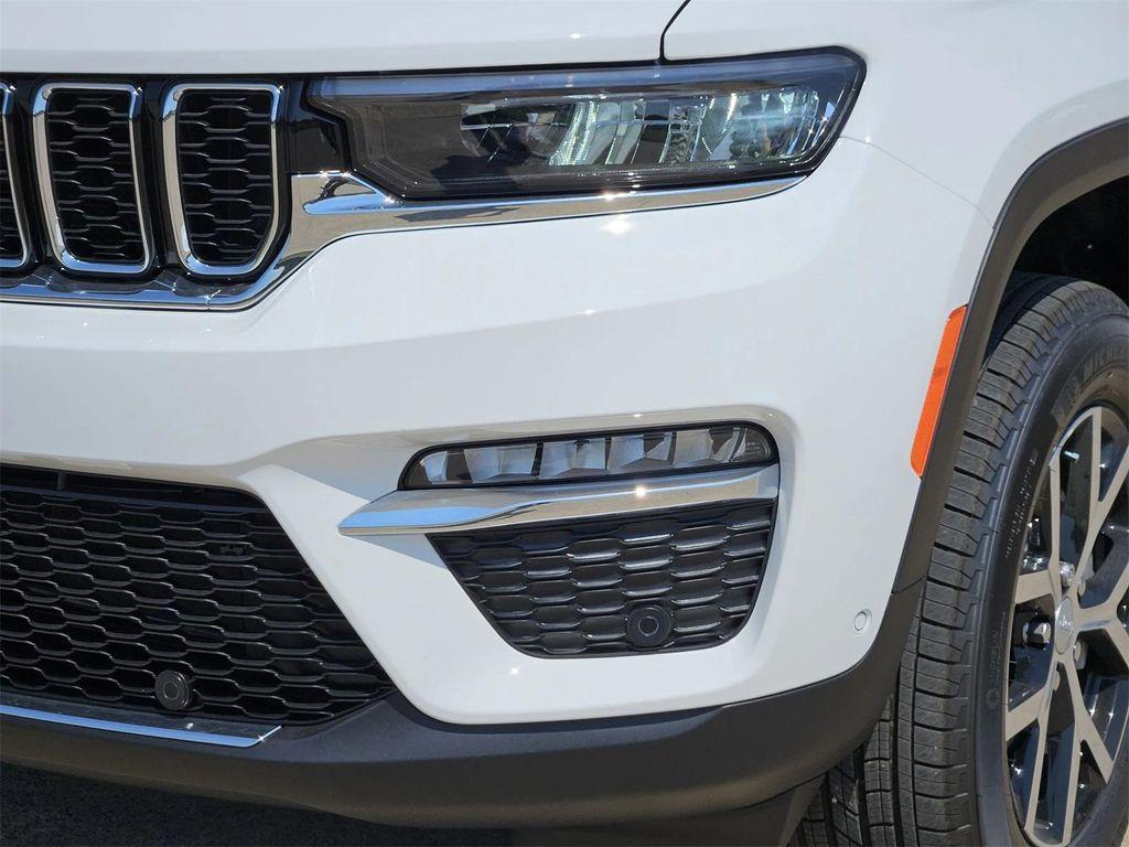 new 2025 Jeep Grand Cherokee car, priced at $45,090