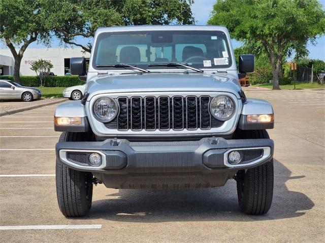 new 2024 Jeep Gladiator car, priced at $39,900