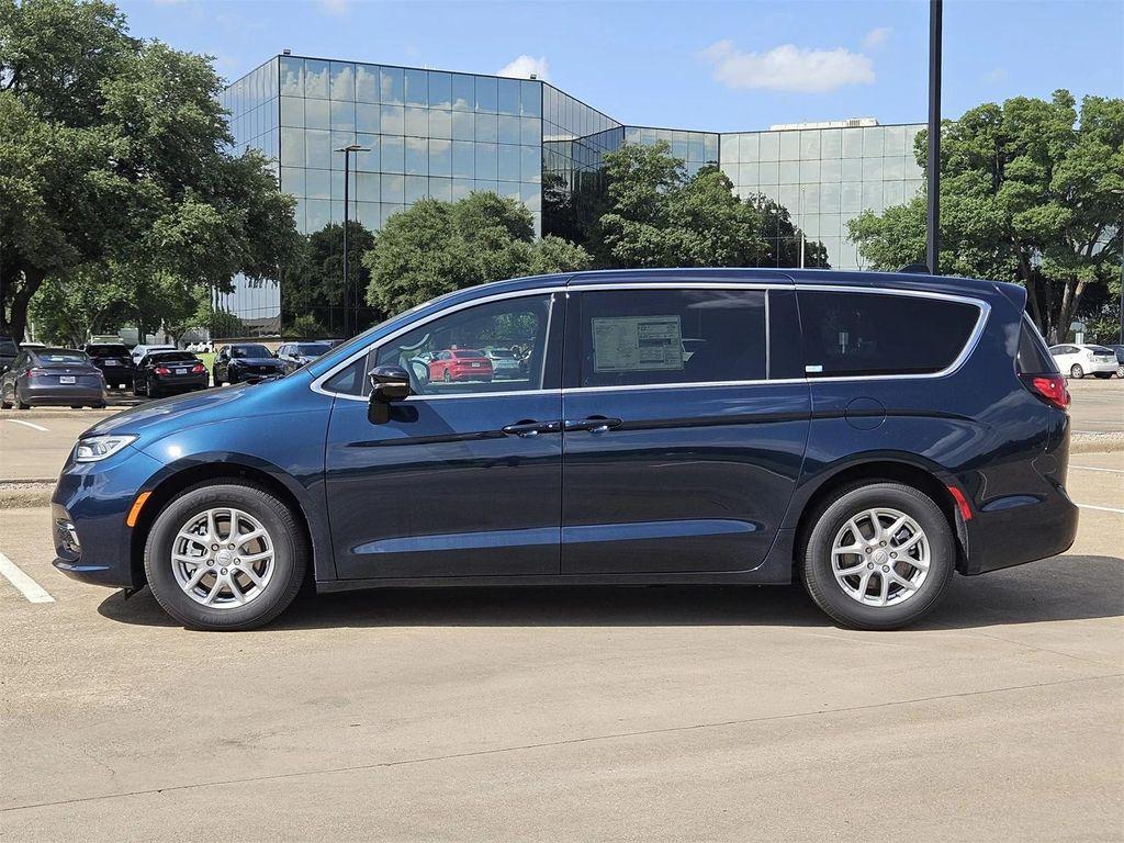 new 2025 Chrysler Pacifica car, priced at $37,649