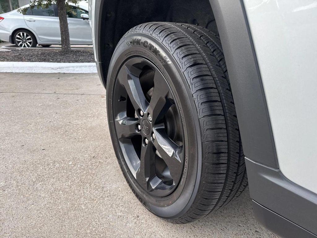 used 2024 Jeep Grand Cherokee car, priced at $34,898