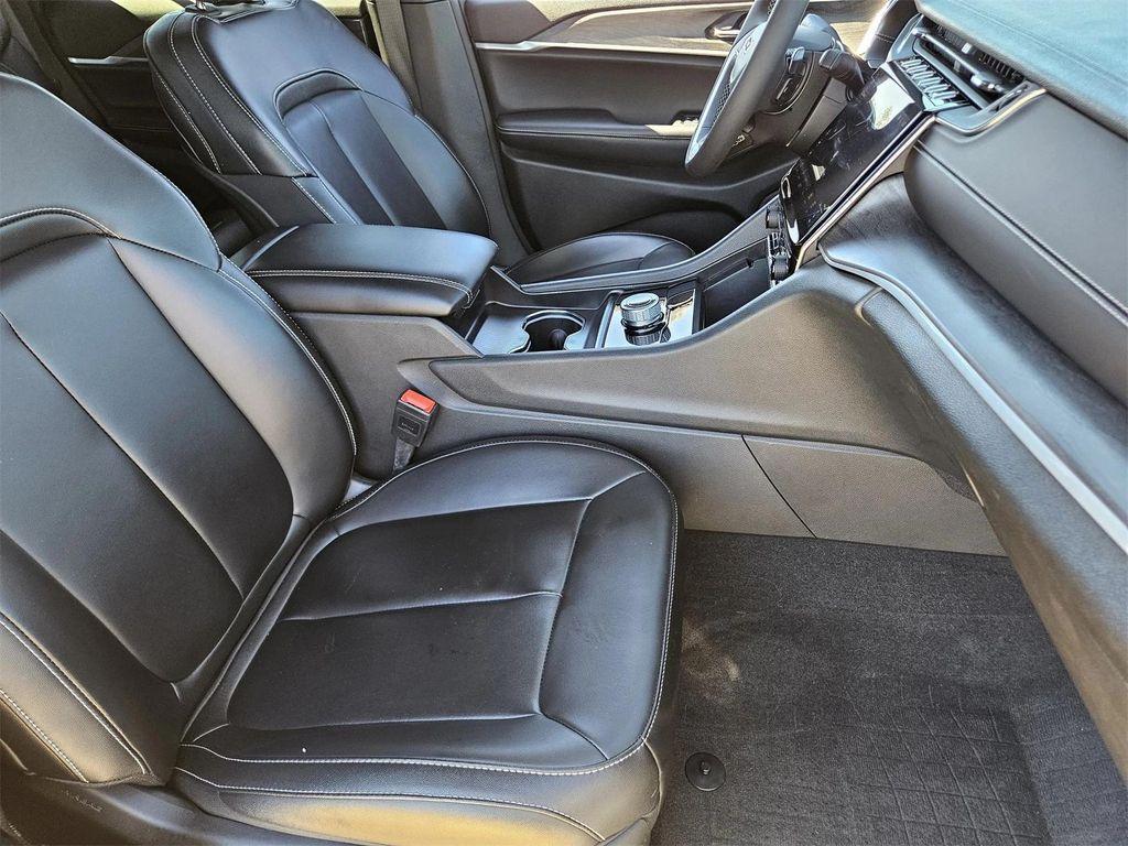 used 2024 Jeep Grand Cherokee car, priced at $32,950