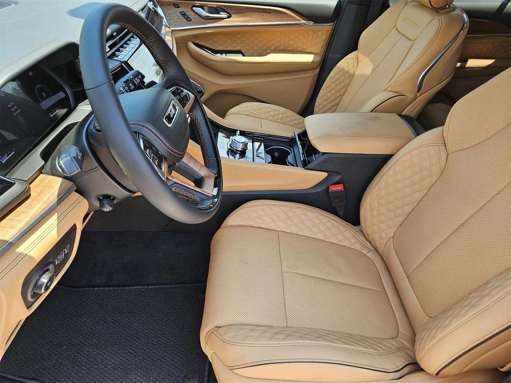 new 2025 Jeep Grand Cherokee car, priced at $58,785