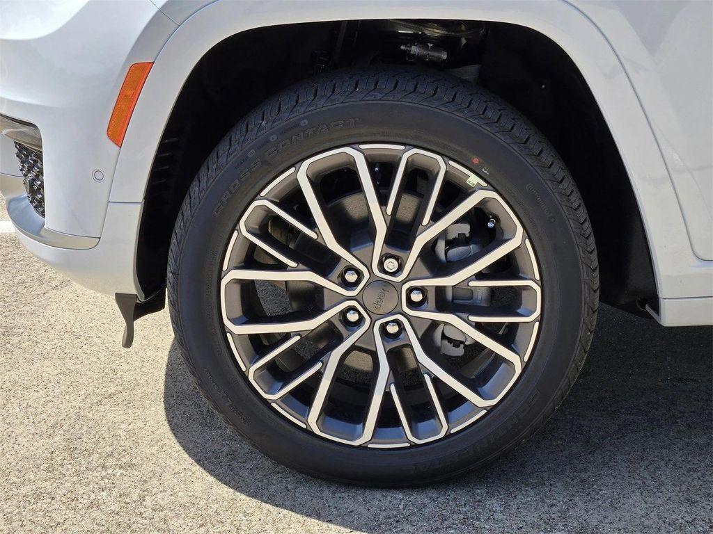 new 2025 Jeep Grand Cherokee L car, priced at $60,535