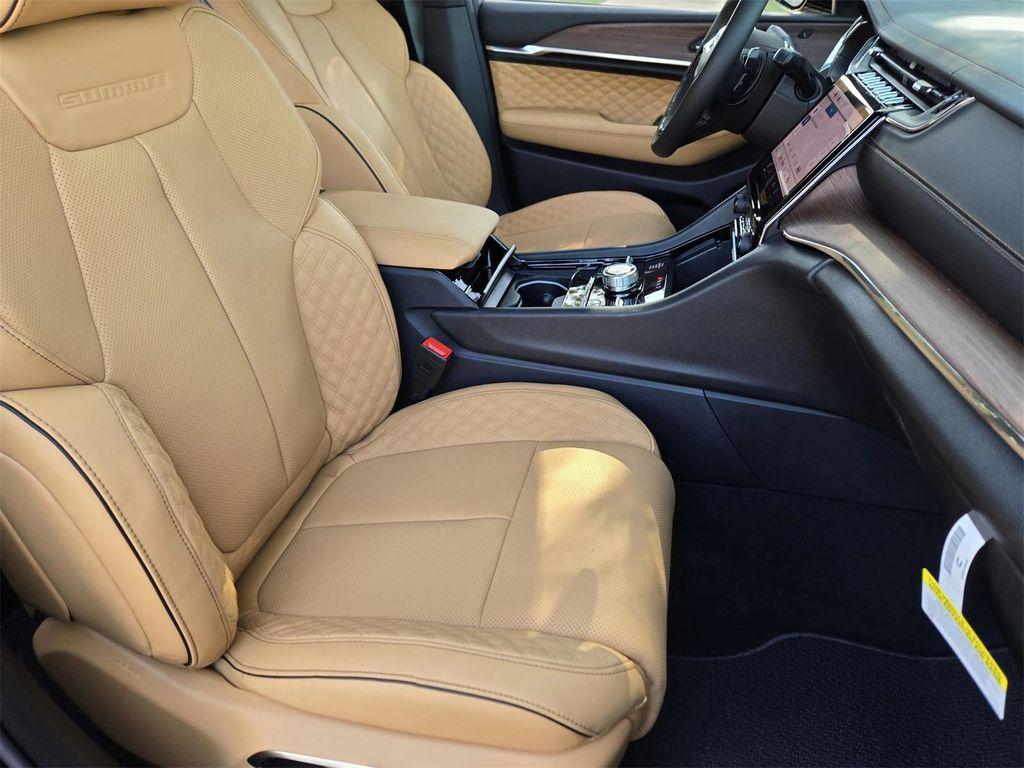 new 2025 Jeep Grand Cherokee L car, priced at $58,175
