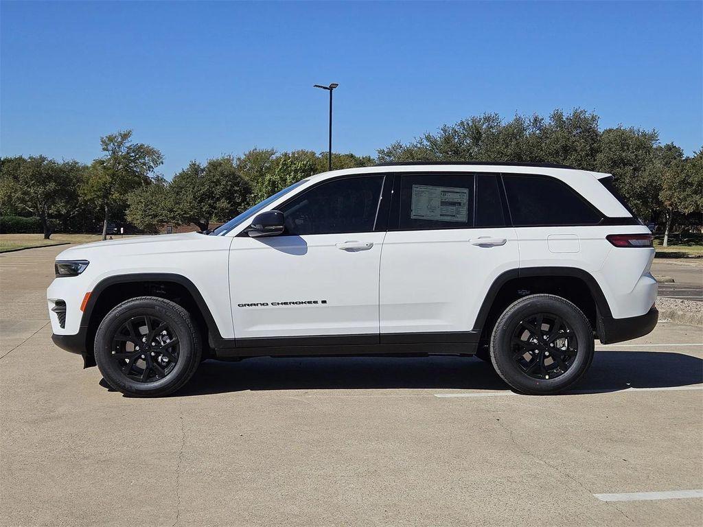 new 2025 Jeep Grand Cherokee car, priced at $39,885
