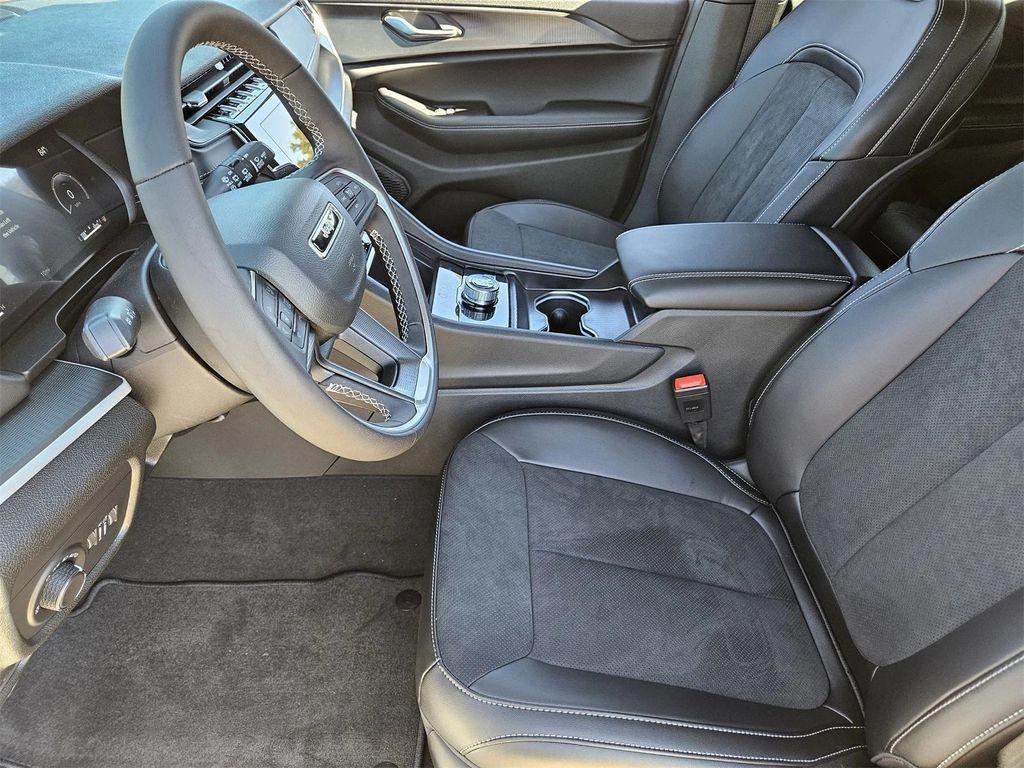 new 2025 Jeep Grand Cherokee car, priced at $39,885