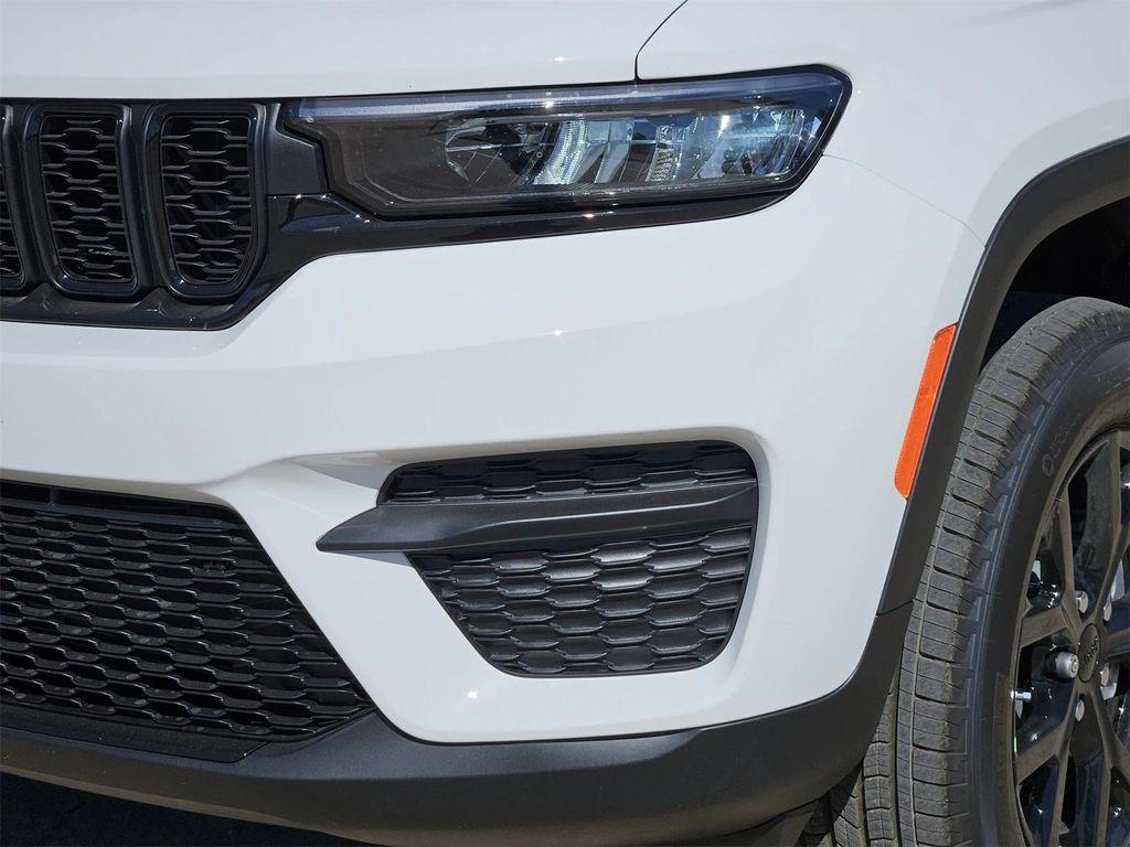 new 2025 Jeep Grand Cherokee car, priced at $39,885