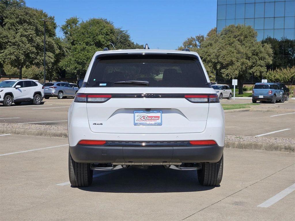 new 2025 Jeep Grand Cherokee car, priced at $39,885