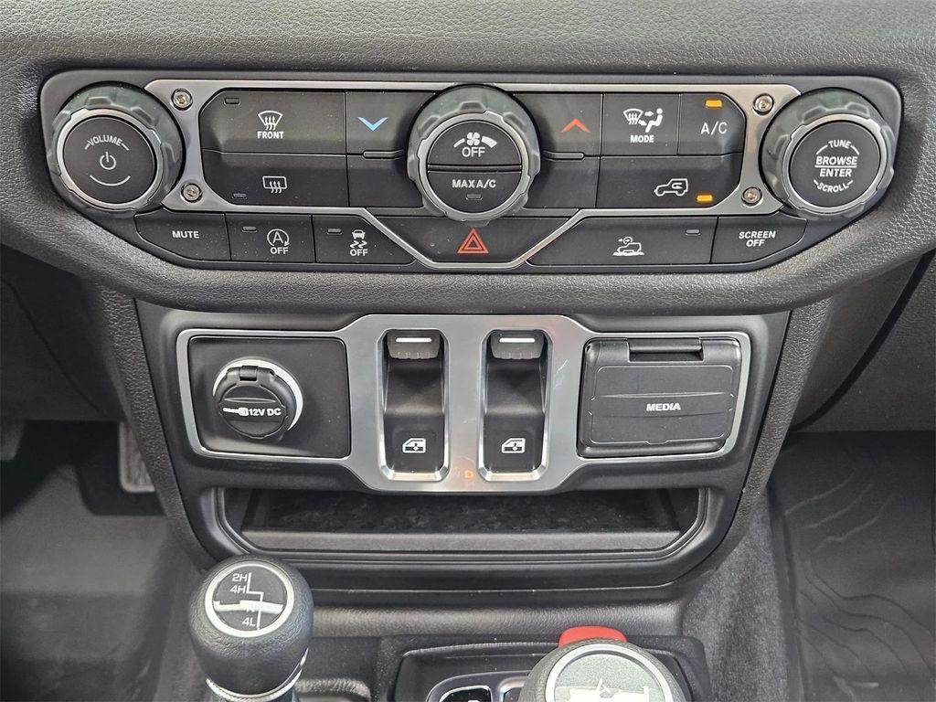 new 2025 Jeep Wrangler car, priced at $31,285