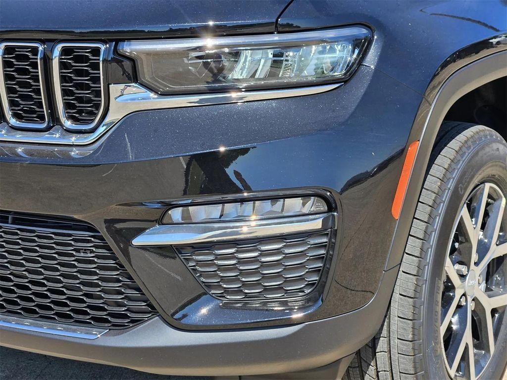 new 2025 Jeep Grand Cherokee car, priced at $40,245