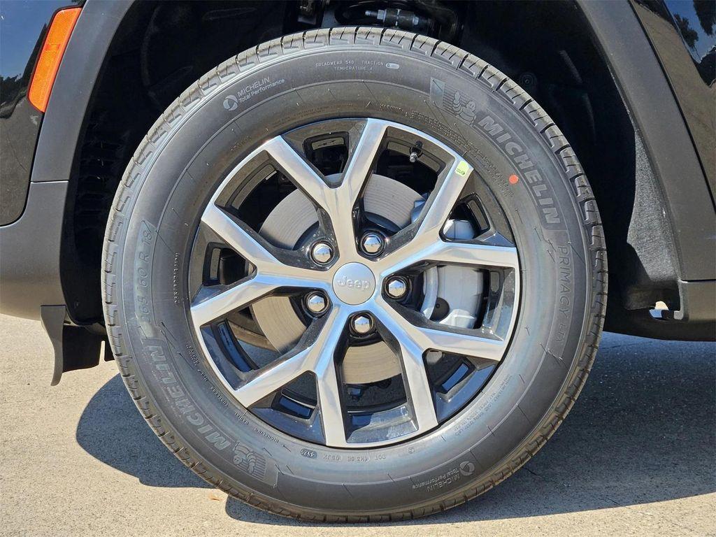 new 2025 Jeep Grand Cherokee car, priced at $40,245