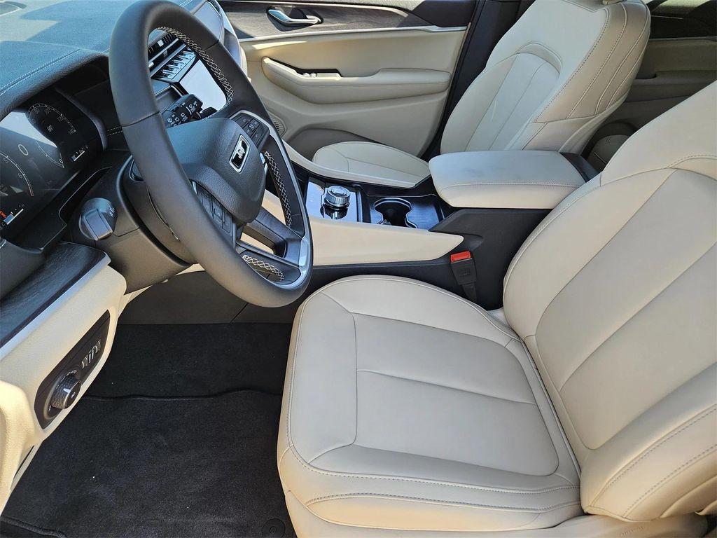 new 2025 Jeep Grand Cherokee car, priced at $40,245