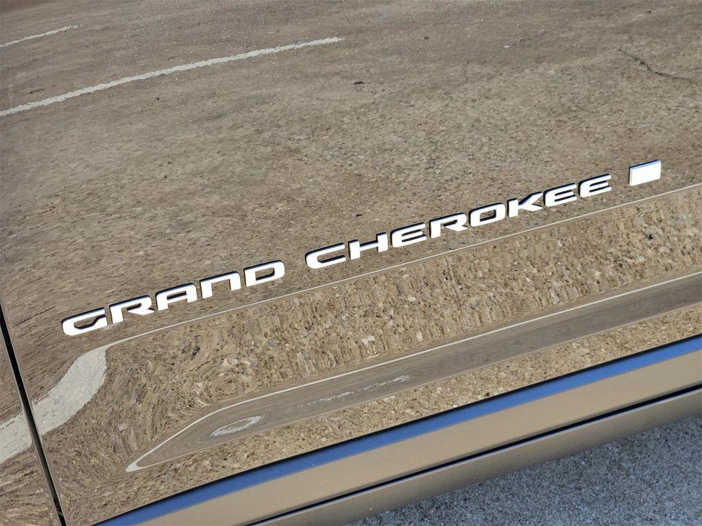 new 2025 Jeep Grand Cherokee car, priced at $40,245