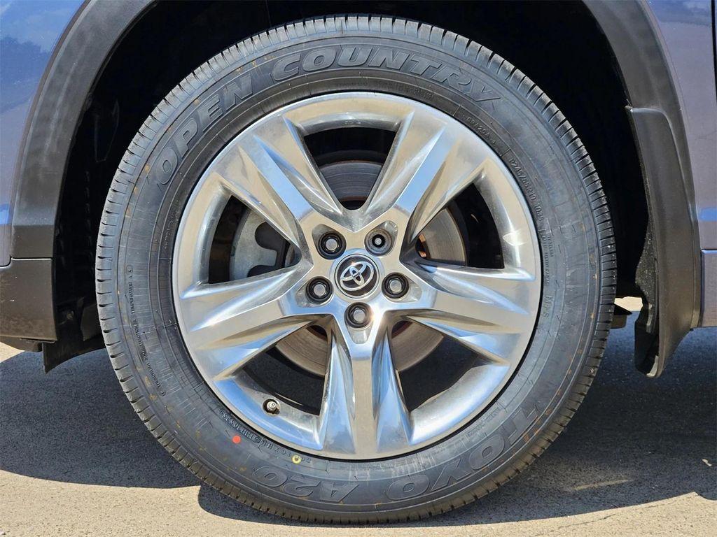 used 2018 Toyota Highlander car, priced at $21,699