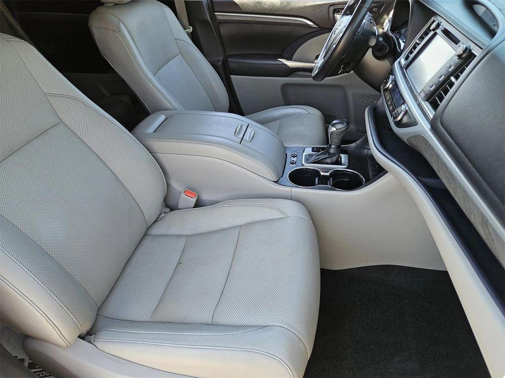 used 2018 Toyota Highlander car, priced at $21,699